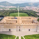Hotel Regina Caserta · 4 stelle · A due passi dalla Reggia Veduta aerea della Reggia di Caserta con giardini e città sullo sfondo